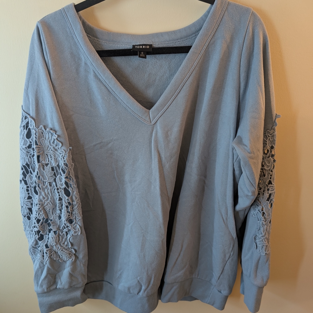 🩵 TORRID ✨ Lace-Sleeve V-Neck Sweater - Size 0